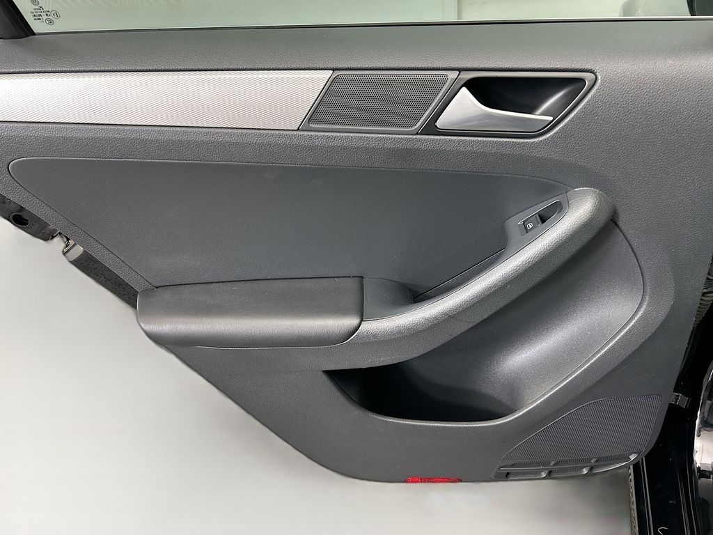 Thumbnail: 2018 Volkswagen Jetta - 24