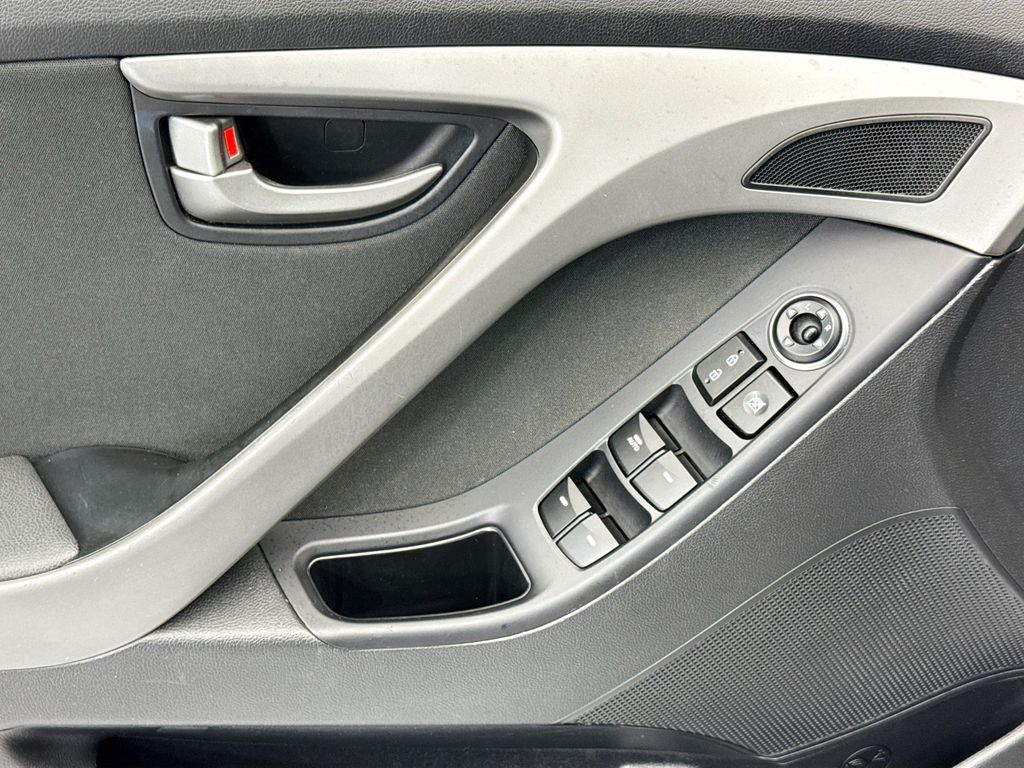 Thumbnail: 2016 Hyundai Elantra - 21