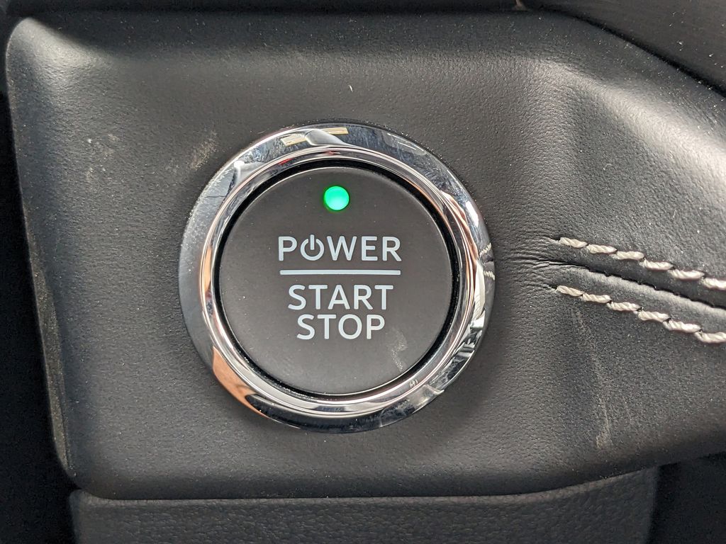 2025 Ford F-150 Lightning Platinum
