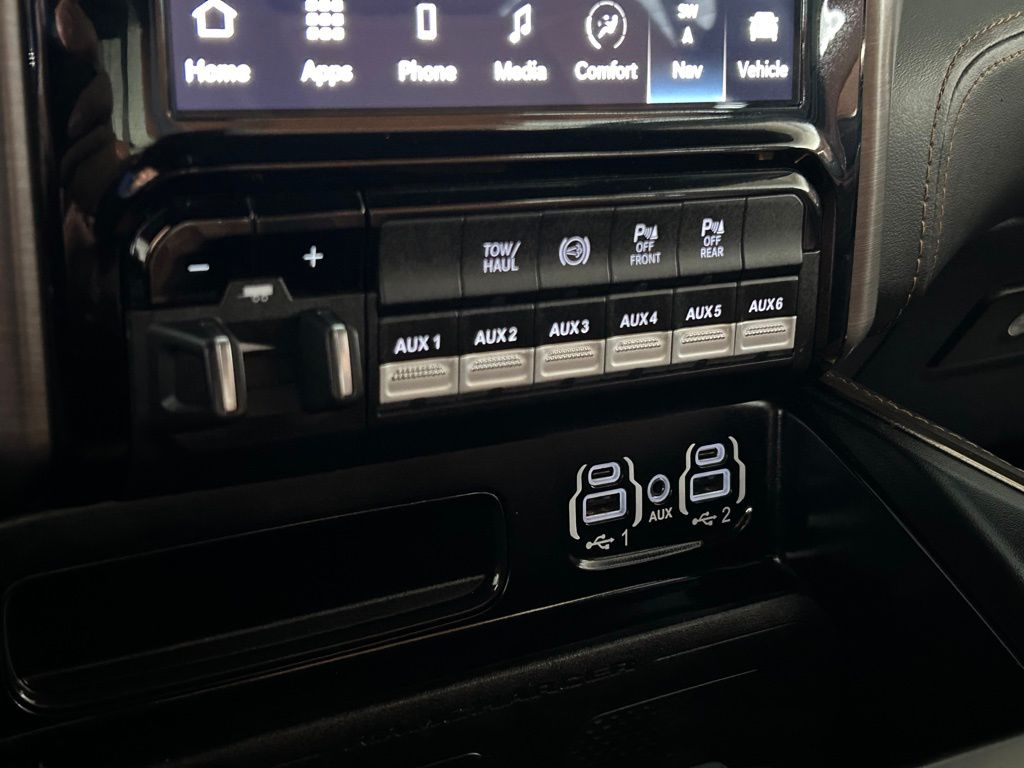 Used 2024 Diamond Black Crystal Pearlcoat Ram Longhorn image 22