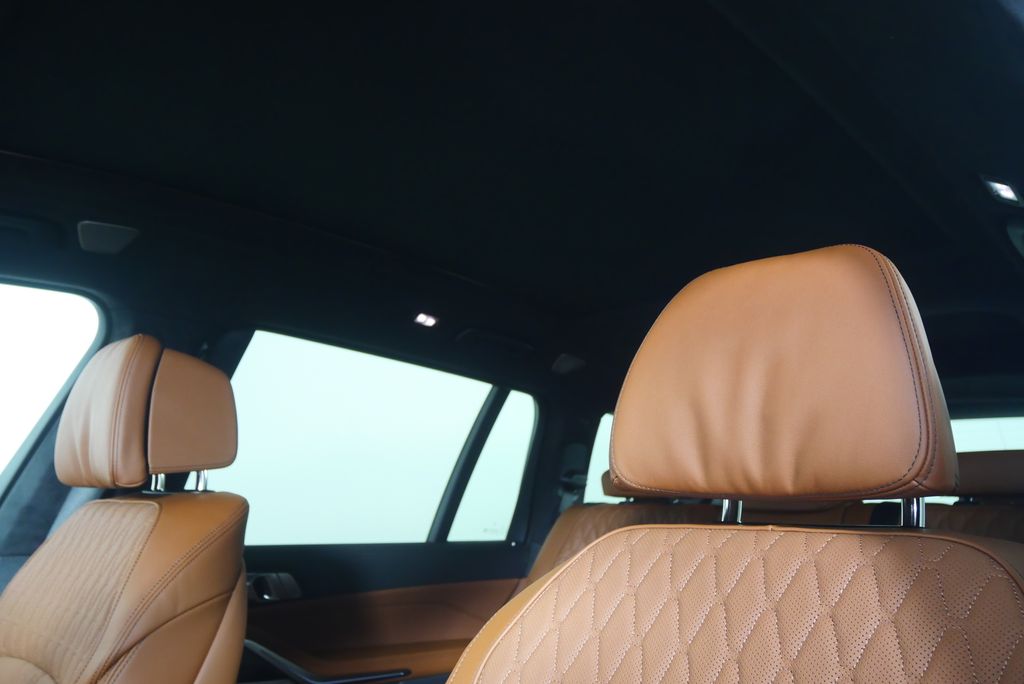 Thumbnail: 2027 BMW X7 - 12