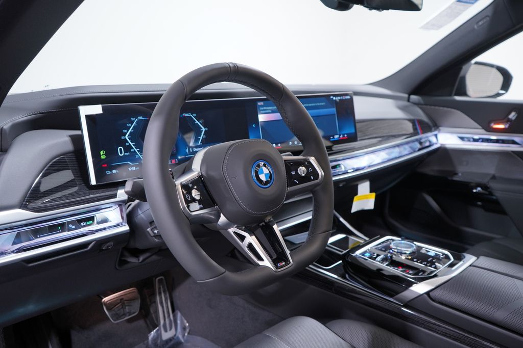 2025 BMW i7 eDrive50 6