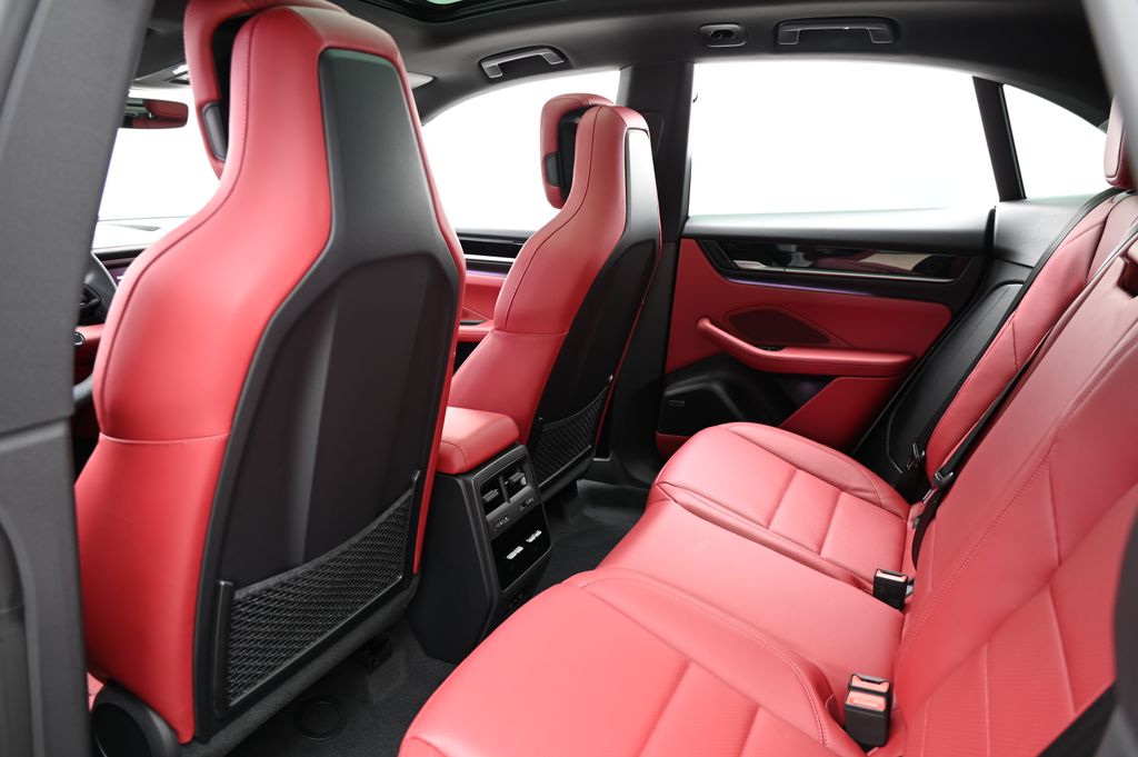 Thumbnail: 2025 Porsche Macan - 28