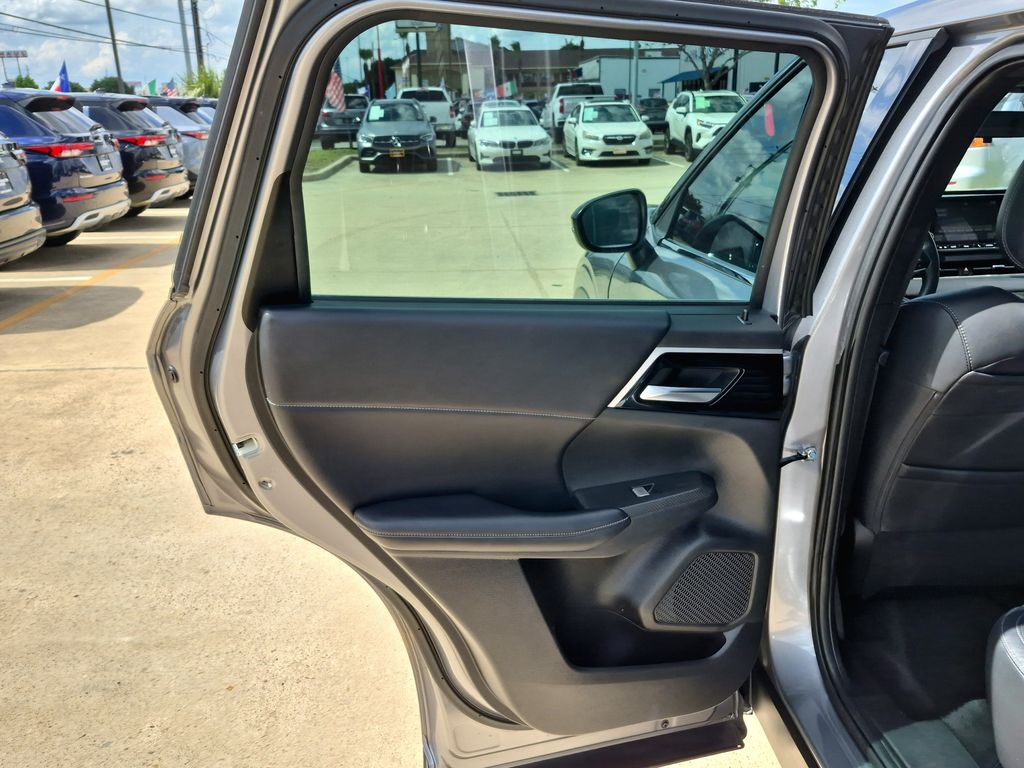 2022 Mitsubishi Outlander SE Launch Edition Gray at North Houston Mitsubishi