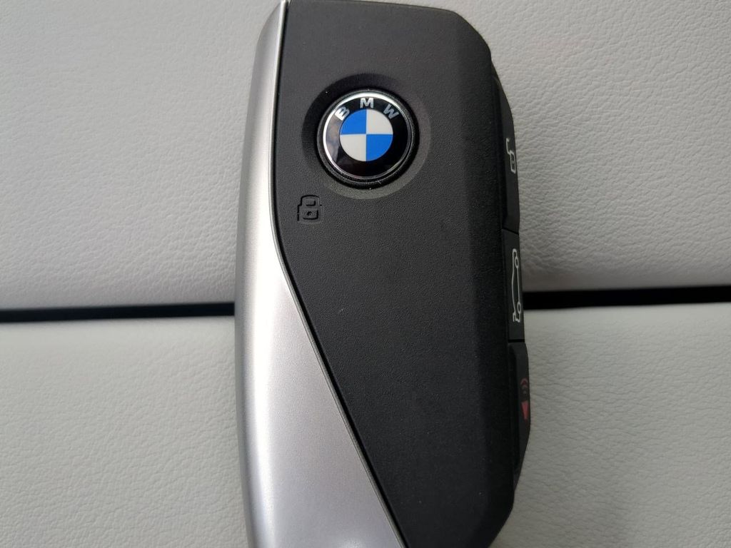 New 2026 White BMW xDrive40i image 30
