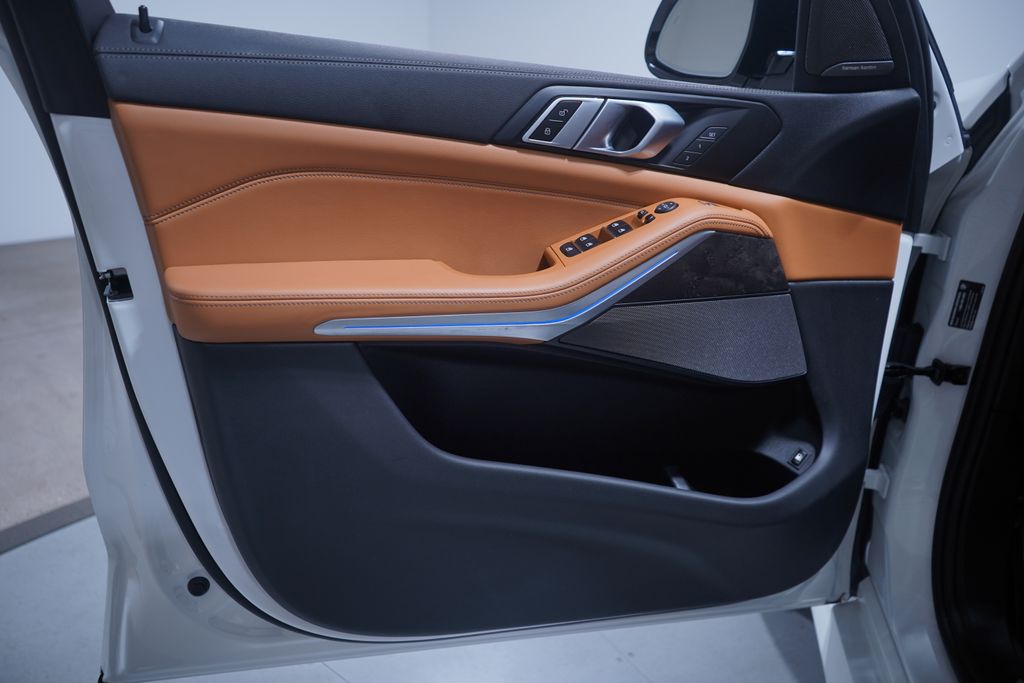 Thumbnail: 2023 BMW X5 - 16