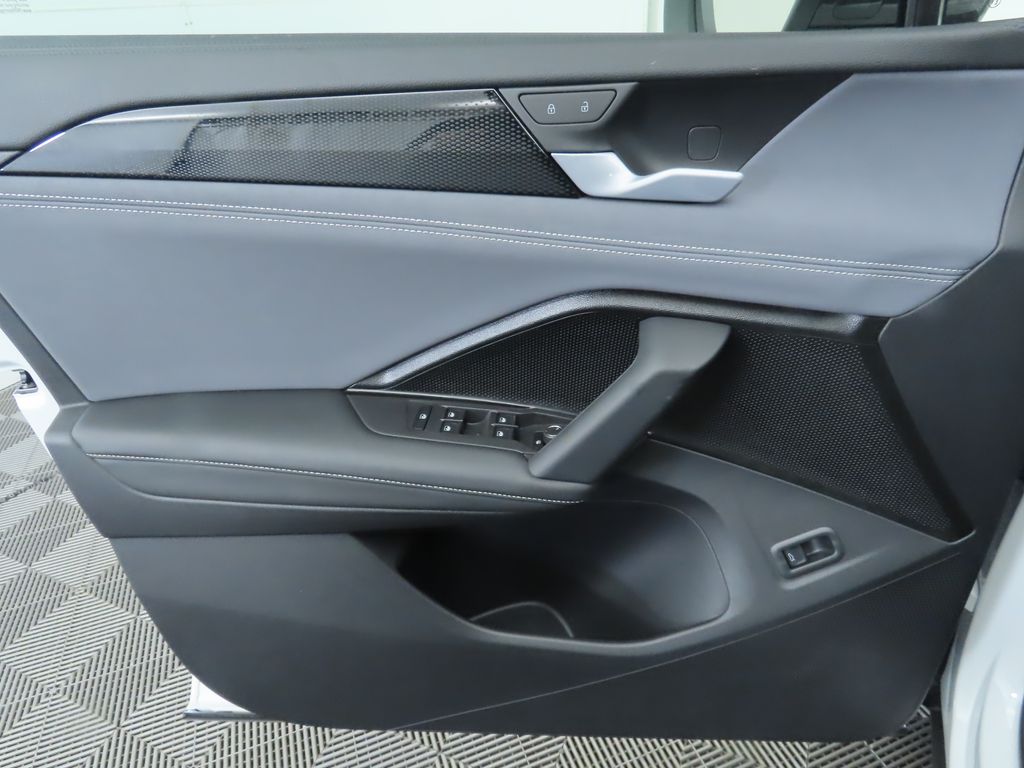 Thumbnail: 2025 Volkswagen Tiguan - 25