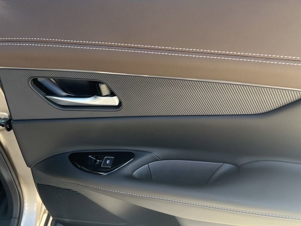 2025 Champagne Silver Metallic Nissan Murano Platinum AWD SUV