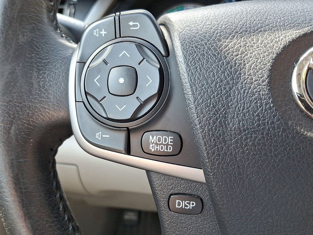 2014 Toyota Camry XLE 21