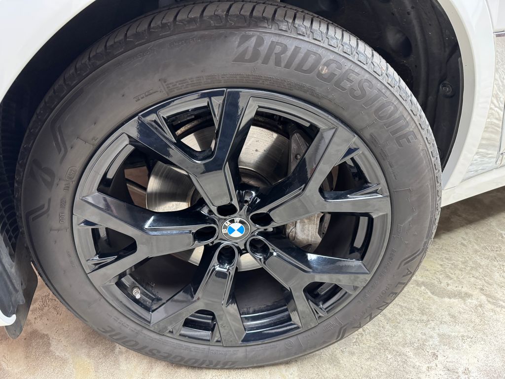 Certified Used 2024 White BMW xDrive40i image 32