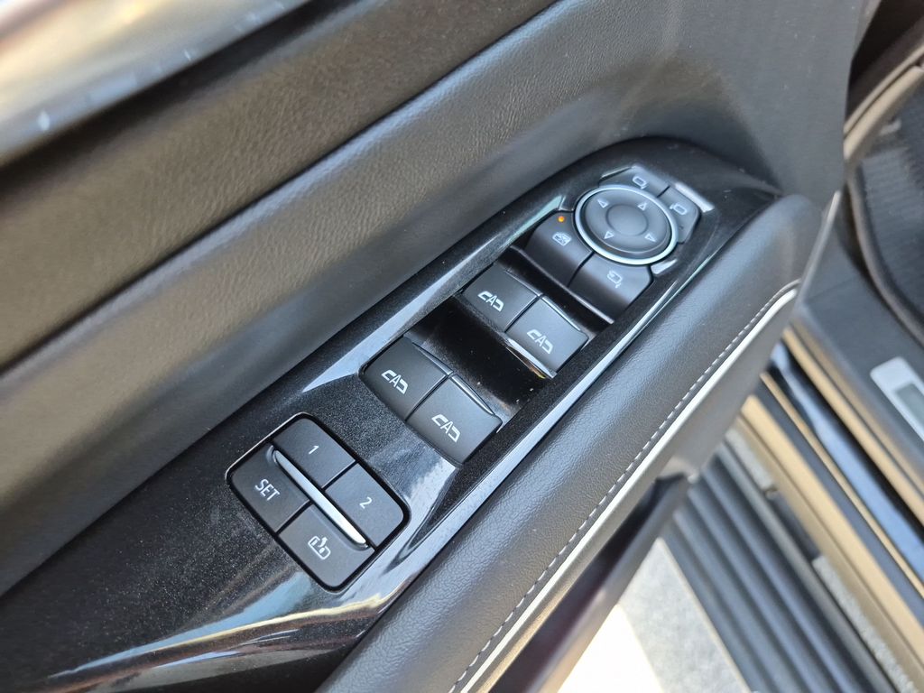 Used 2021 Black Cadillac Sport image 21