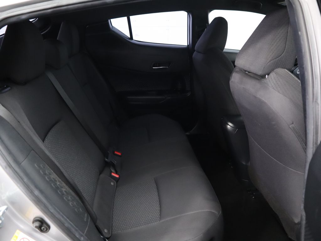 2018 Toyota C-HR XLE 22