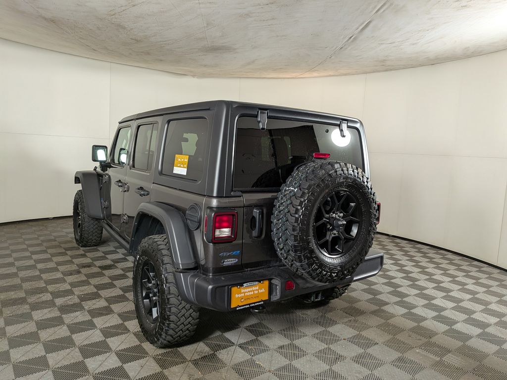 View vehicle photo 4