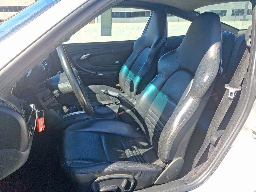 2004 Porsche 911 Carrera 4S 5