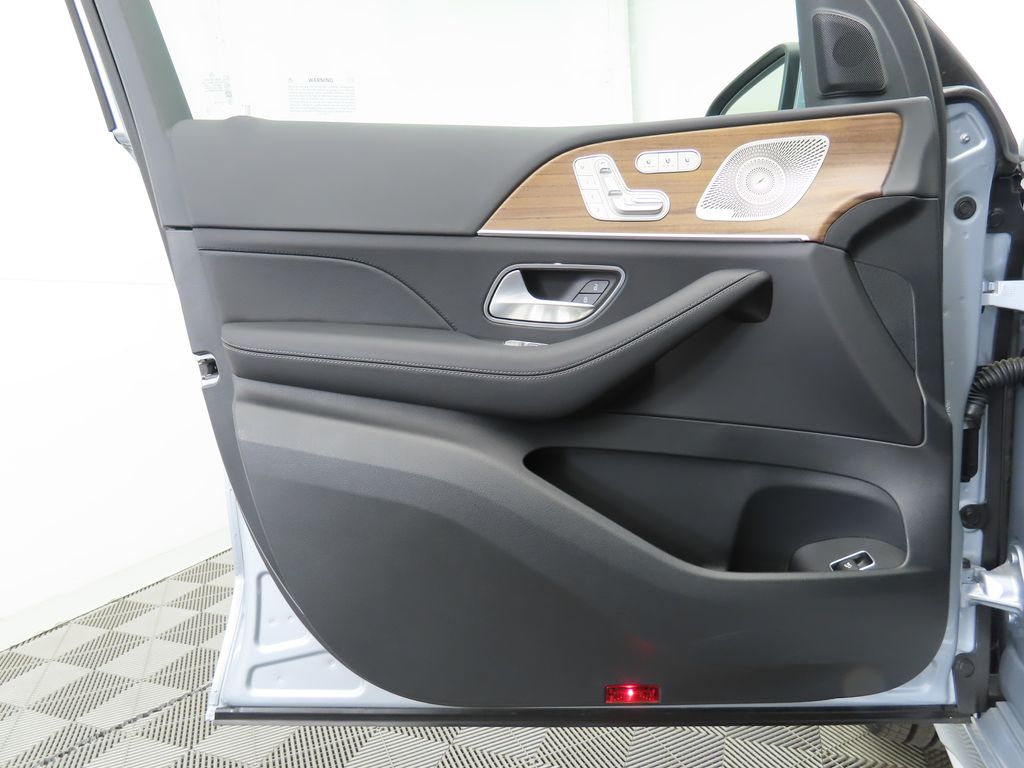 2025 Mercedes-Benz GLS 450 4MATIC 26