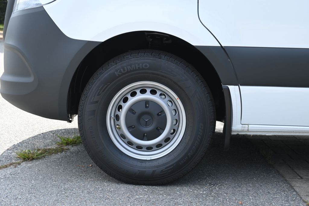 Thumbnail: 2025 Mercedes-Benz Sprinter - 11