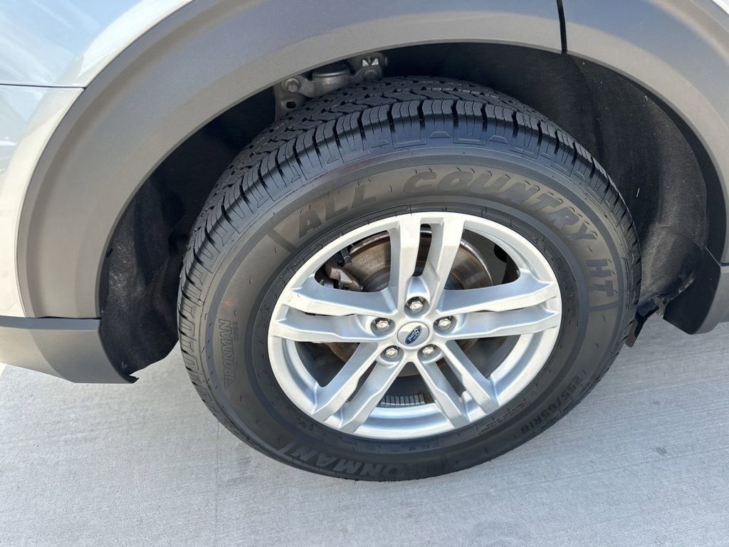 2024 Silver Metallic Ford Explorer XLT RWD SUV
