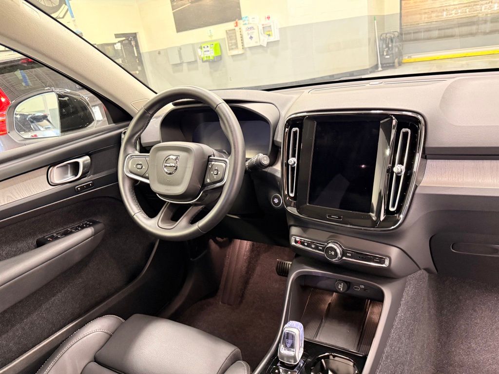 Thumbnail: 2026 Volvo XC40 - 30