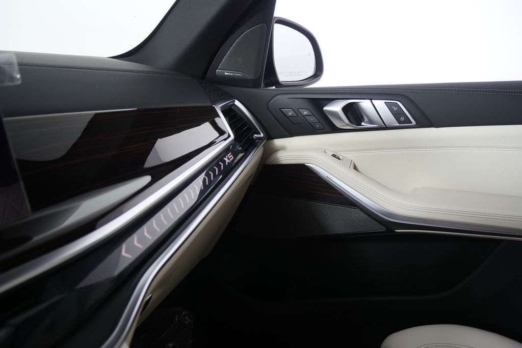 Thumbnail: 2026 BMW X5 - 25