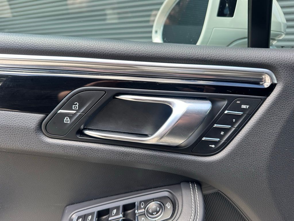 Thumbnail: 2023 Porsche Macan - 20