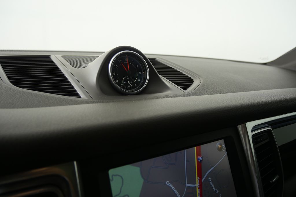 Thumbnail: 2016 Porsche Macan - 25