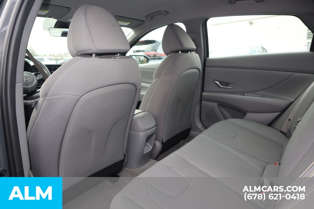 Used 2025 Gray Hyundai SEL Sport image 18