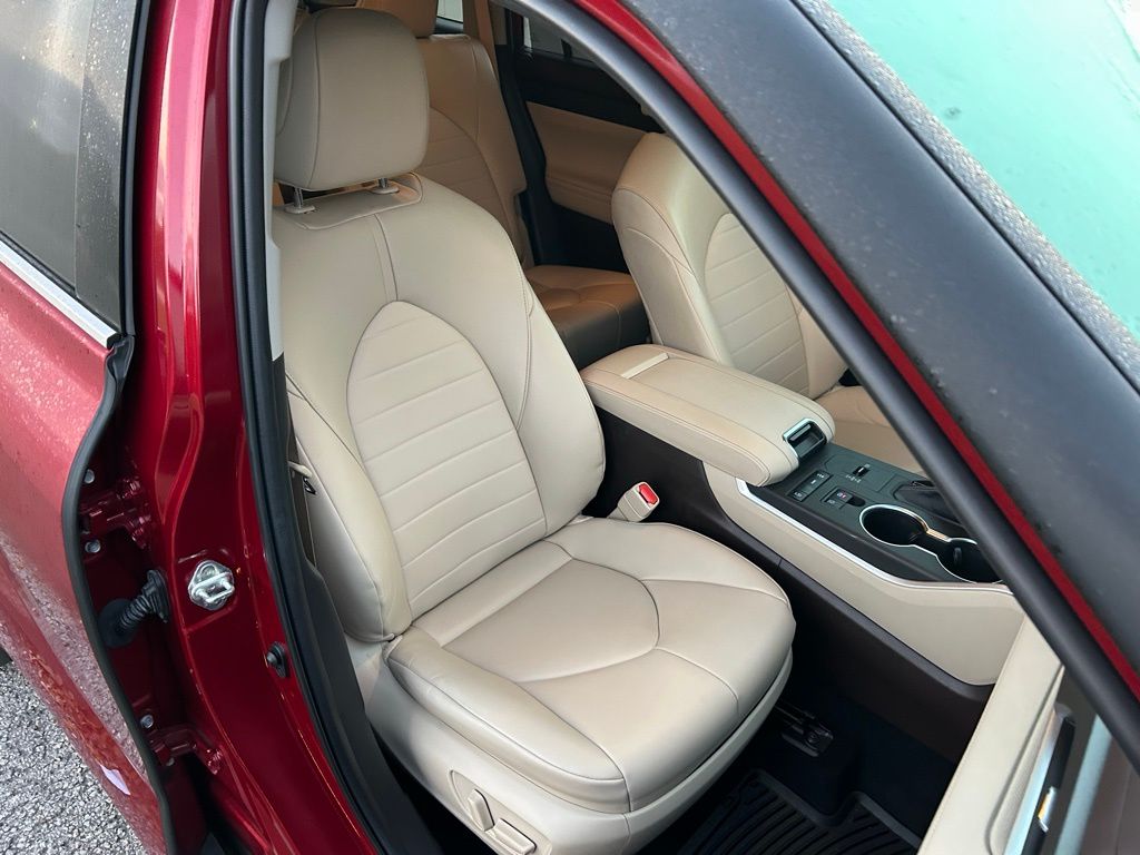 Thumbnail: 2022 Toyota Highlander - 16