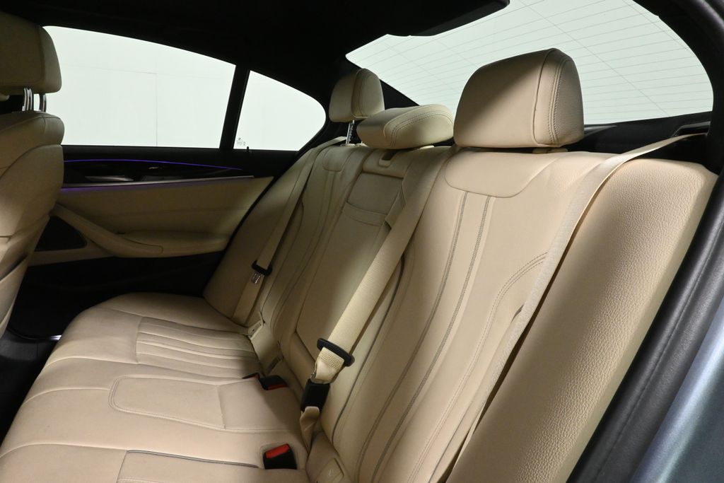 Thumbnail: 2018 BMW 5 Series - 5