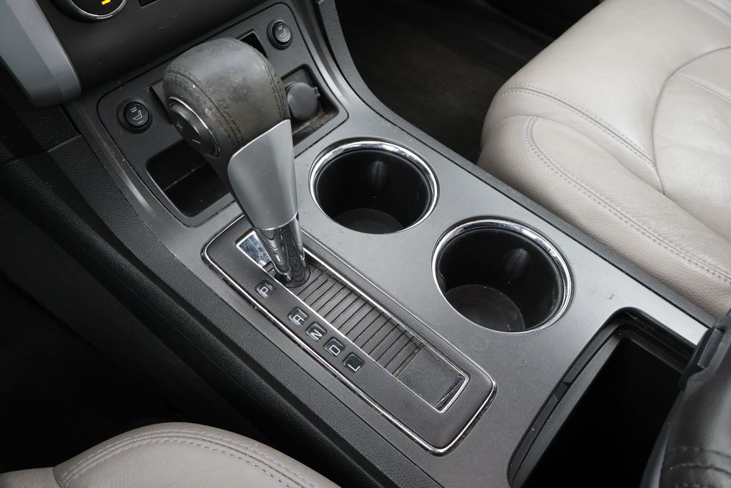 Thumbnail: 2011 Chevrolet Traverse - 28