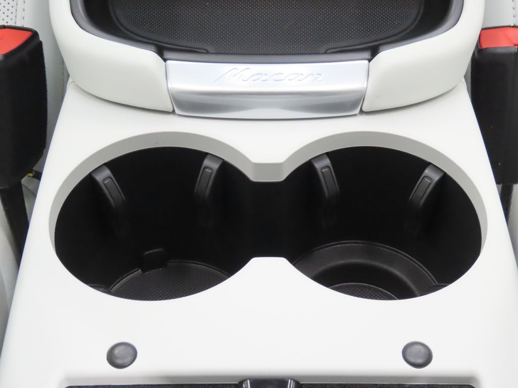 Thumbnail: 2026 Porsche Macan - 31