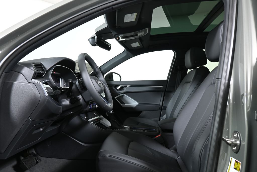 Thumbnail: 2025 Audi Q3 - 3