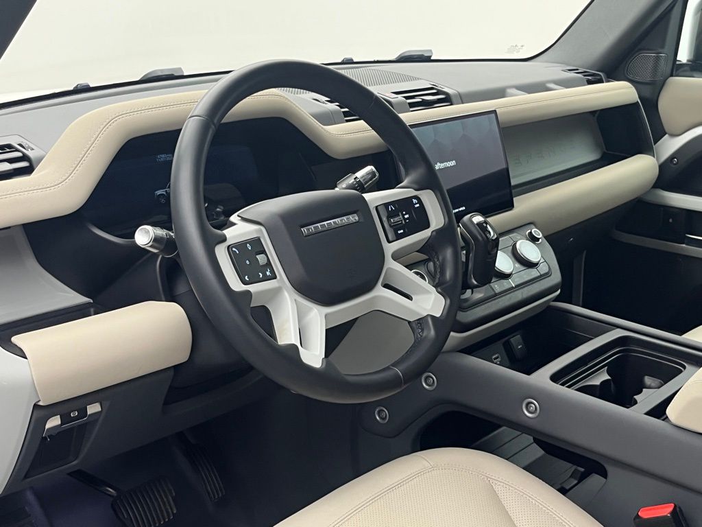 Thumbnail: 2022 Land Rover Defender - 9