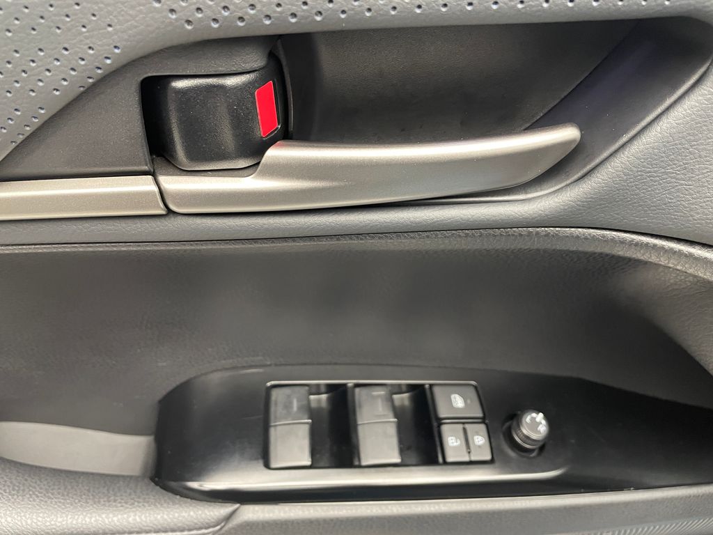 Thumbnail: 2025 Toyota Camry - 10