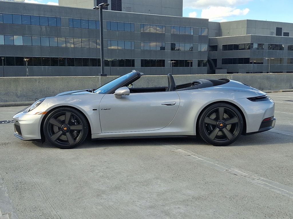 Thumbnail: 2026 Porsche 911 - 2