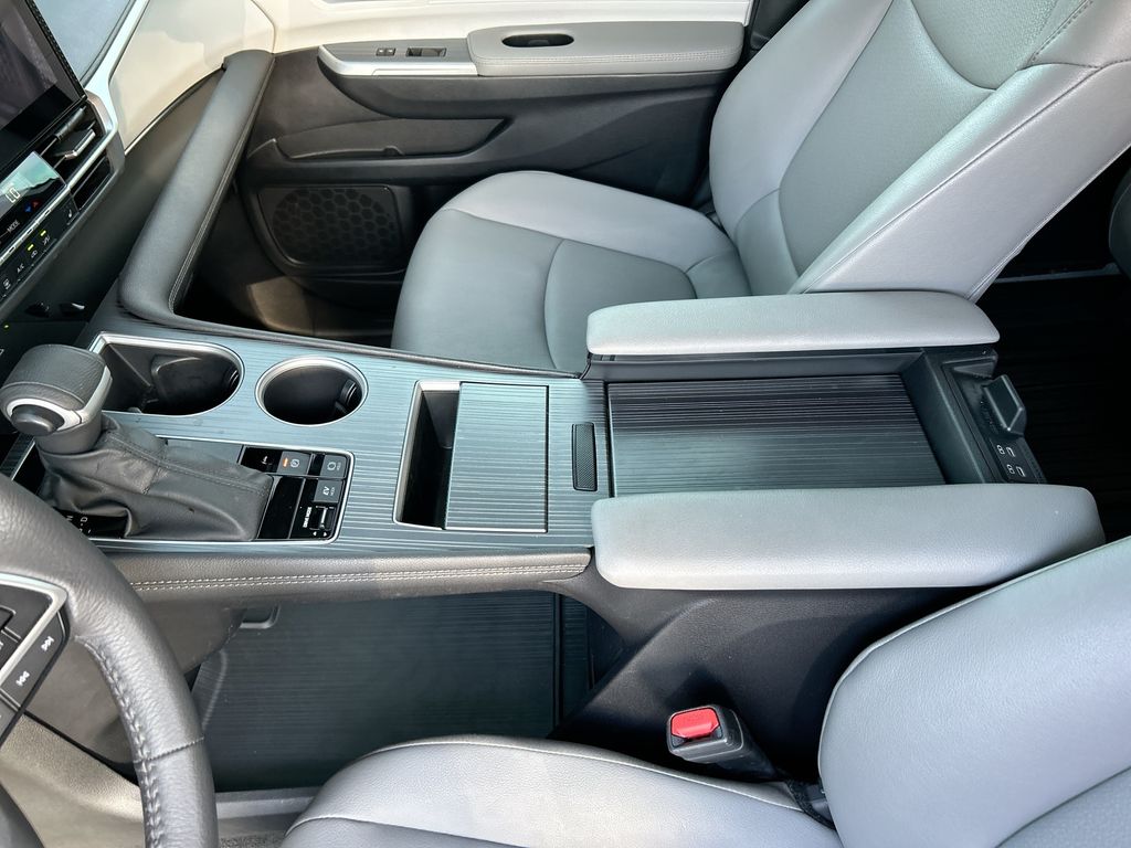Thumbnail: 2025 Toyota Sienna - 29