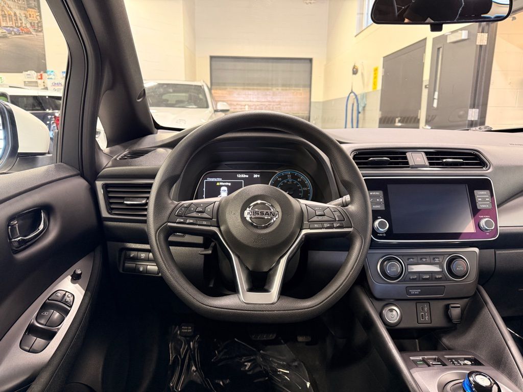 Thumbnail: 2022 Nissan Leaf - 23