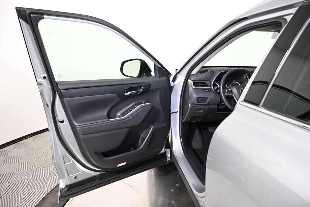2022 Toyota Highlander XLE 21