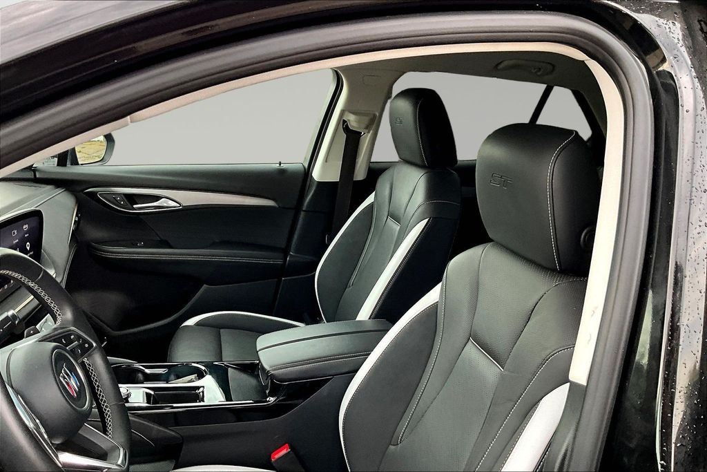 Used 2025 Buick Envision SUV