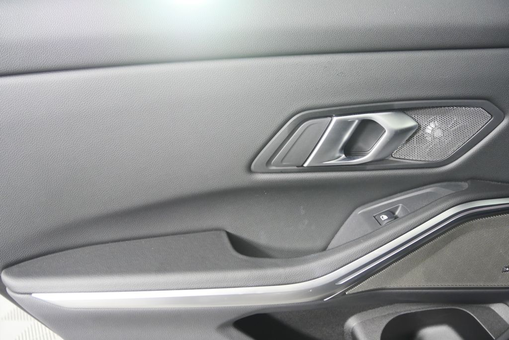 Thumbnail: 2025 BMW 3 Series - 12