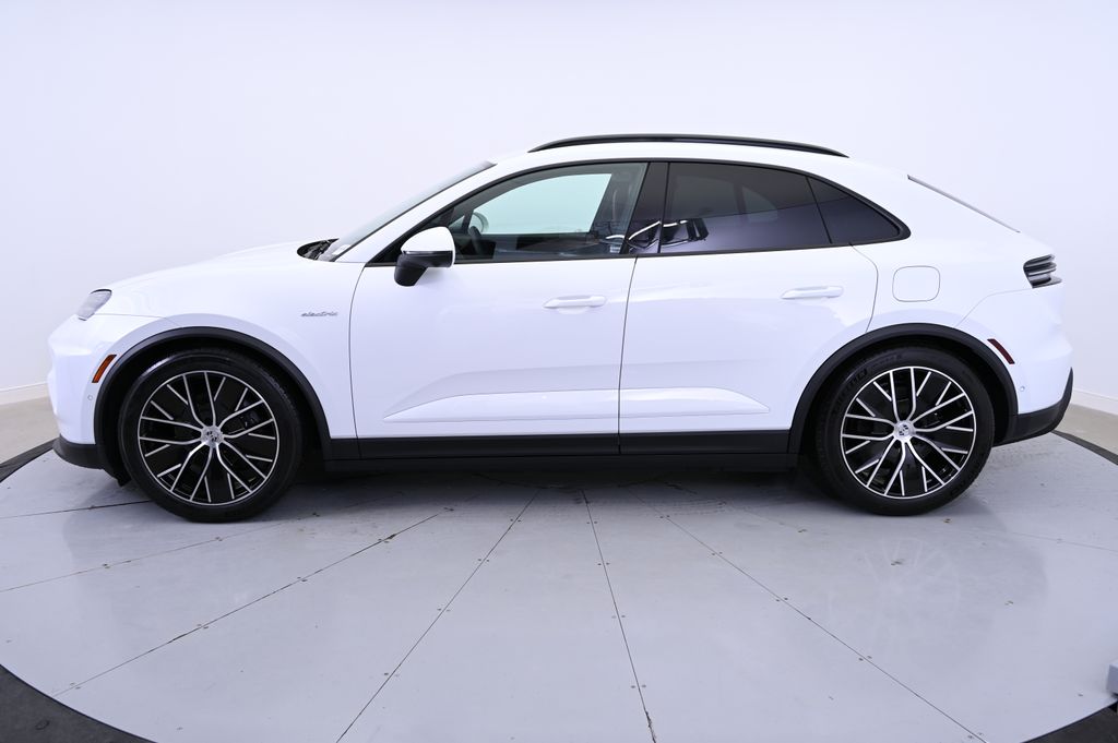 Thumbnail: 2025 Porsche Macan - 2