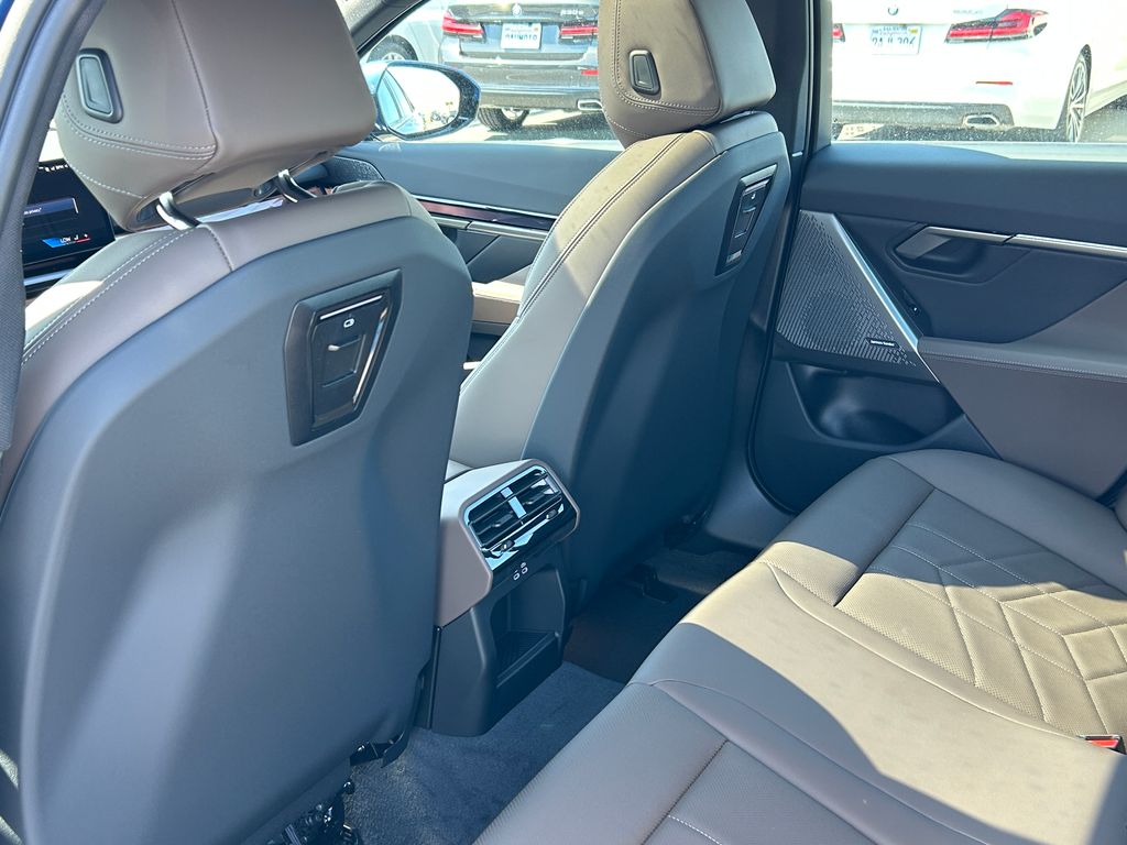 2025 BMW i5 eDrive40 29