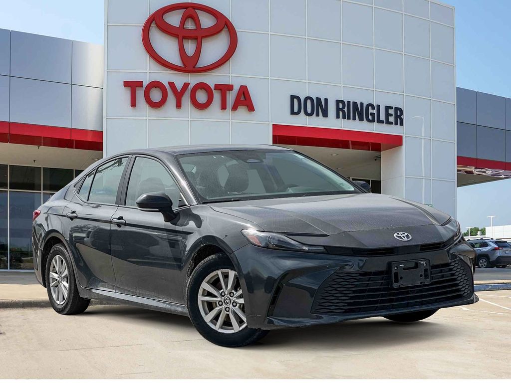2025 Toyota Camry LE FWD