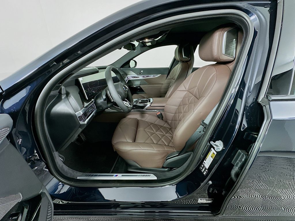Thumbnail: 2026 BMW 7 Series - 16