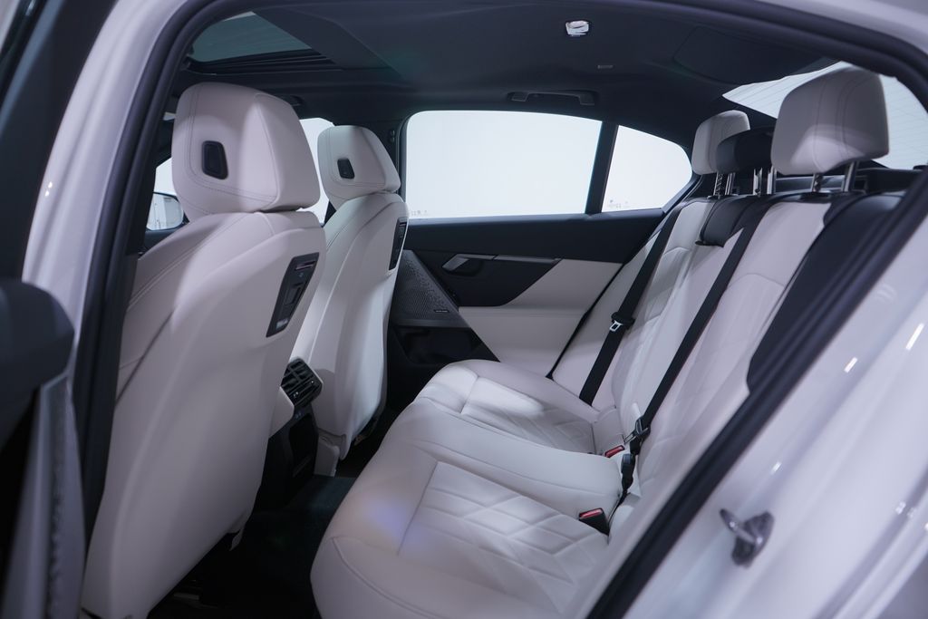 Thumbnail: 2026 BMW i5 - 9