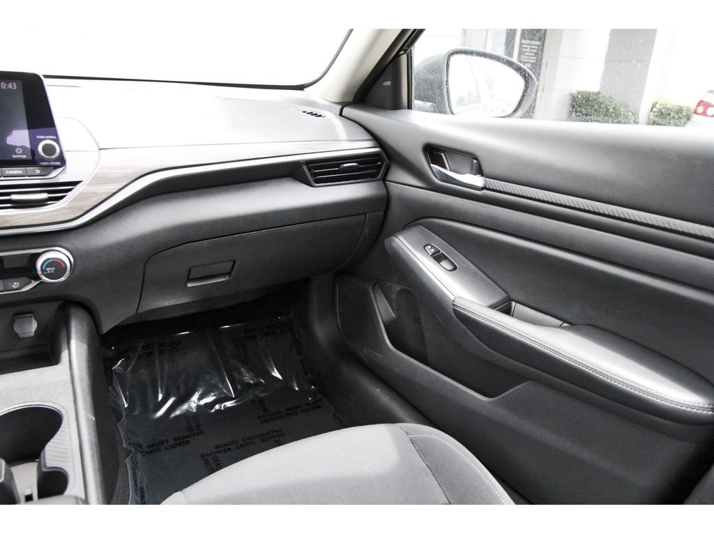 2025 Nissan Altima 2.5 SV Black at South Houston Nissan