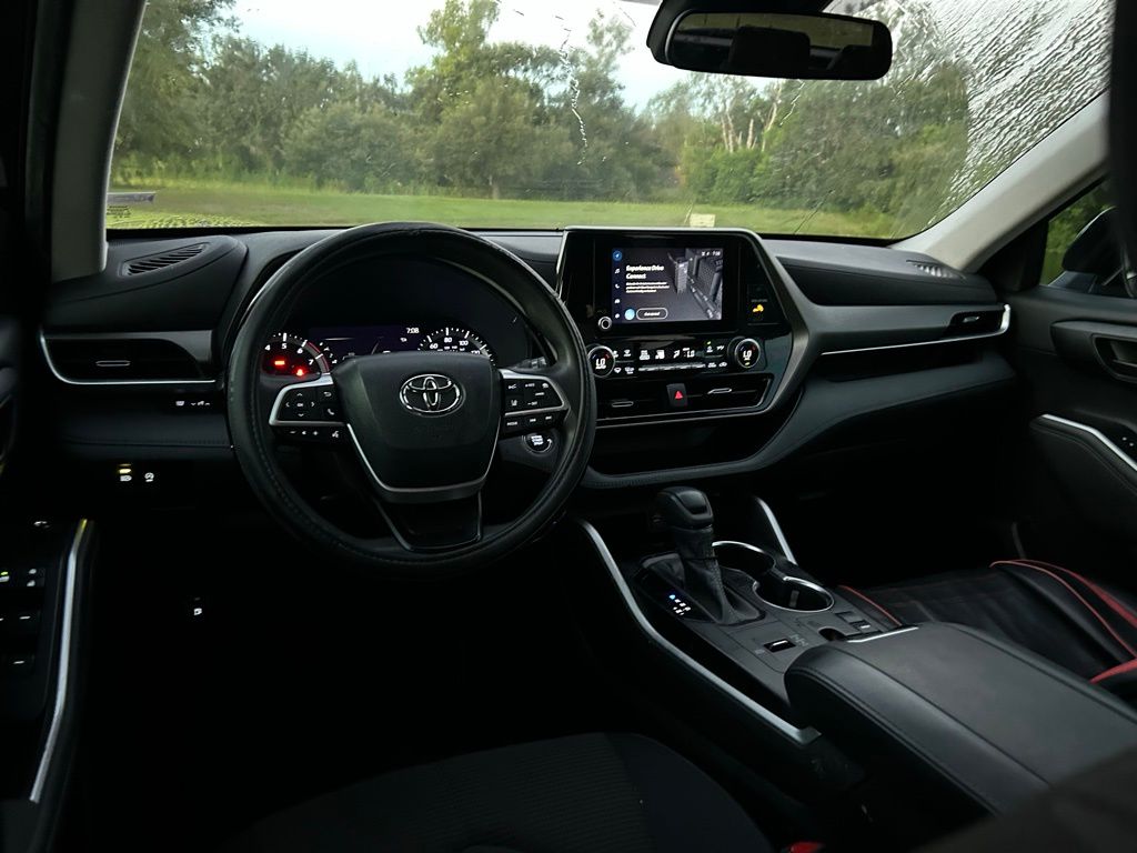 Thumbnail: 2023 Toyota Highlander - 12