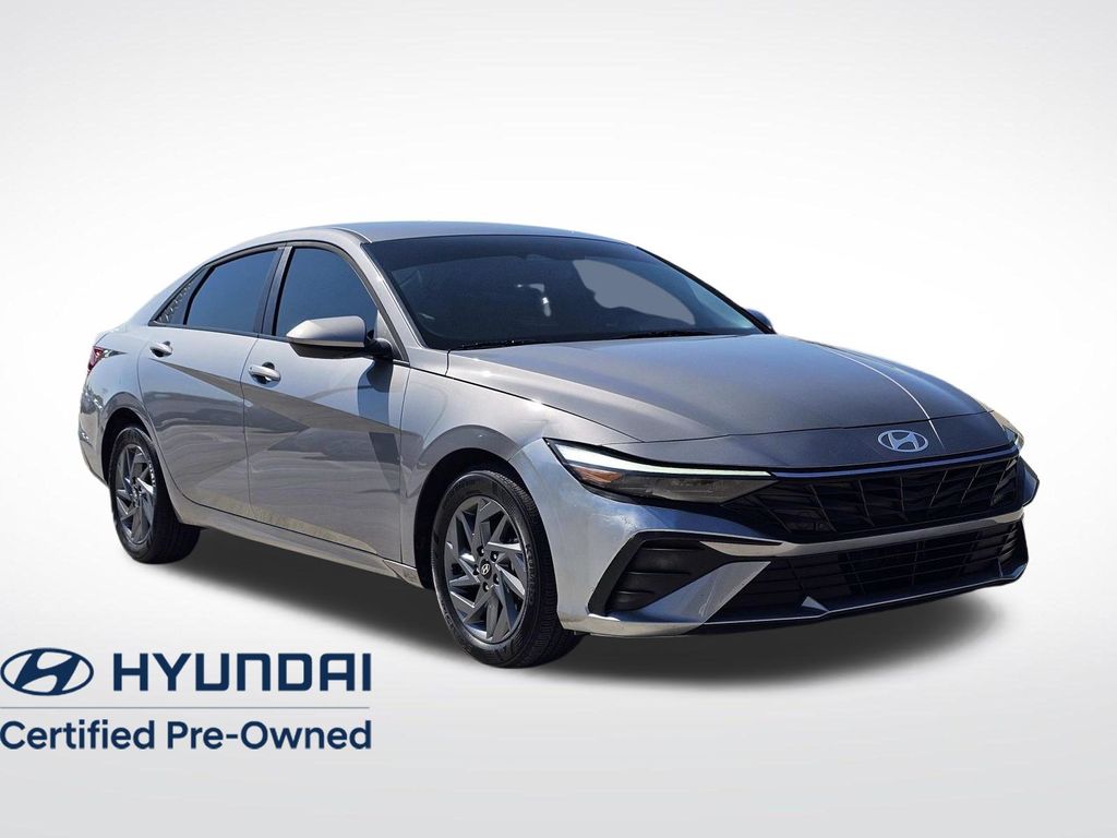Fluid Metal 2026 Hyundai Elantra Hybrid Sedan Front-Wheel Drive 6-Speed Dual Clutch