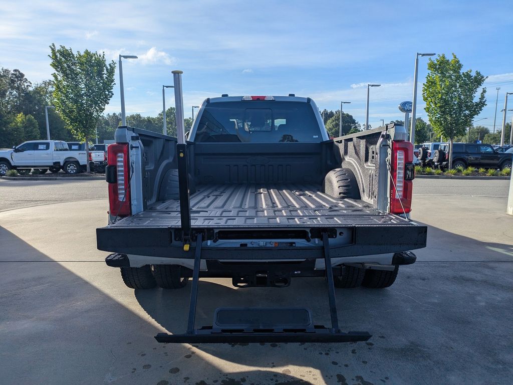 2026 Ford F-350 Super Duty LARIAT