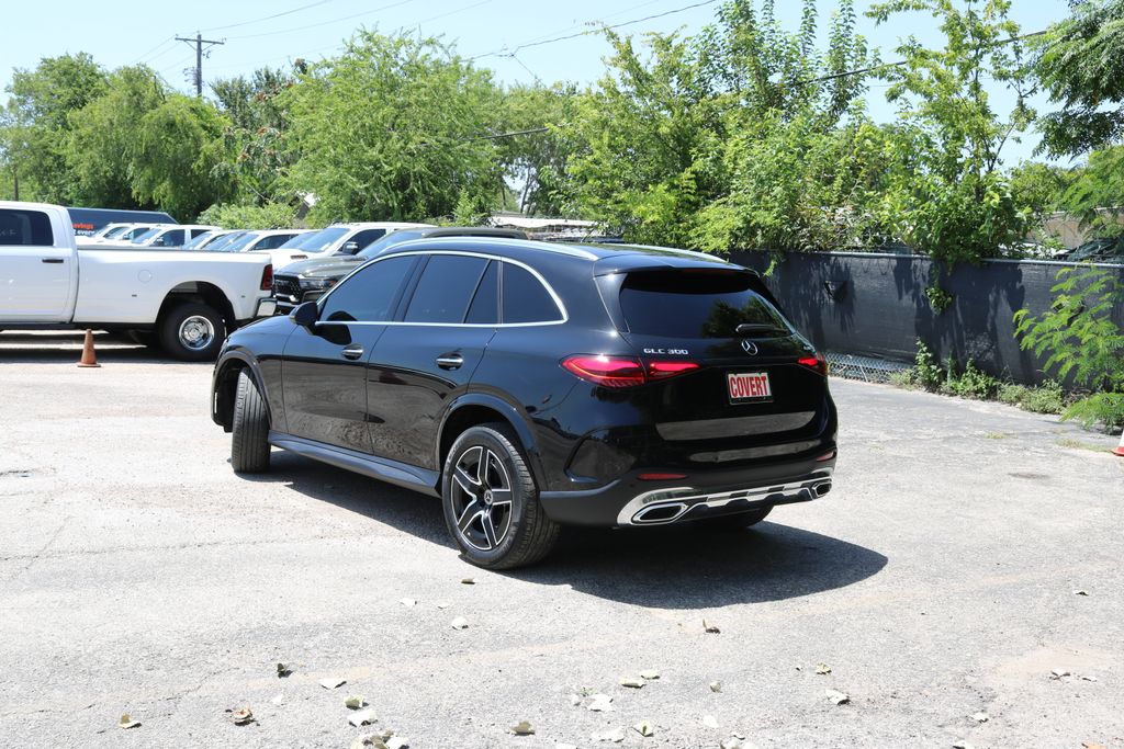 Used 2025  Mercedes-Benz GLC 300 image 3