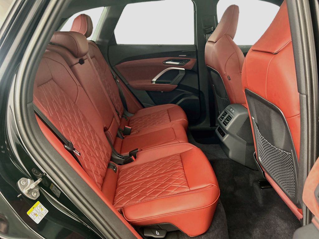 Thumbnail: 2026 Audi SQ5 - 21